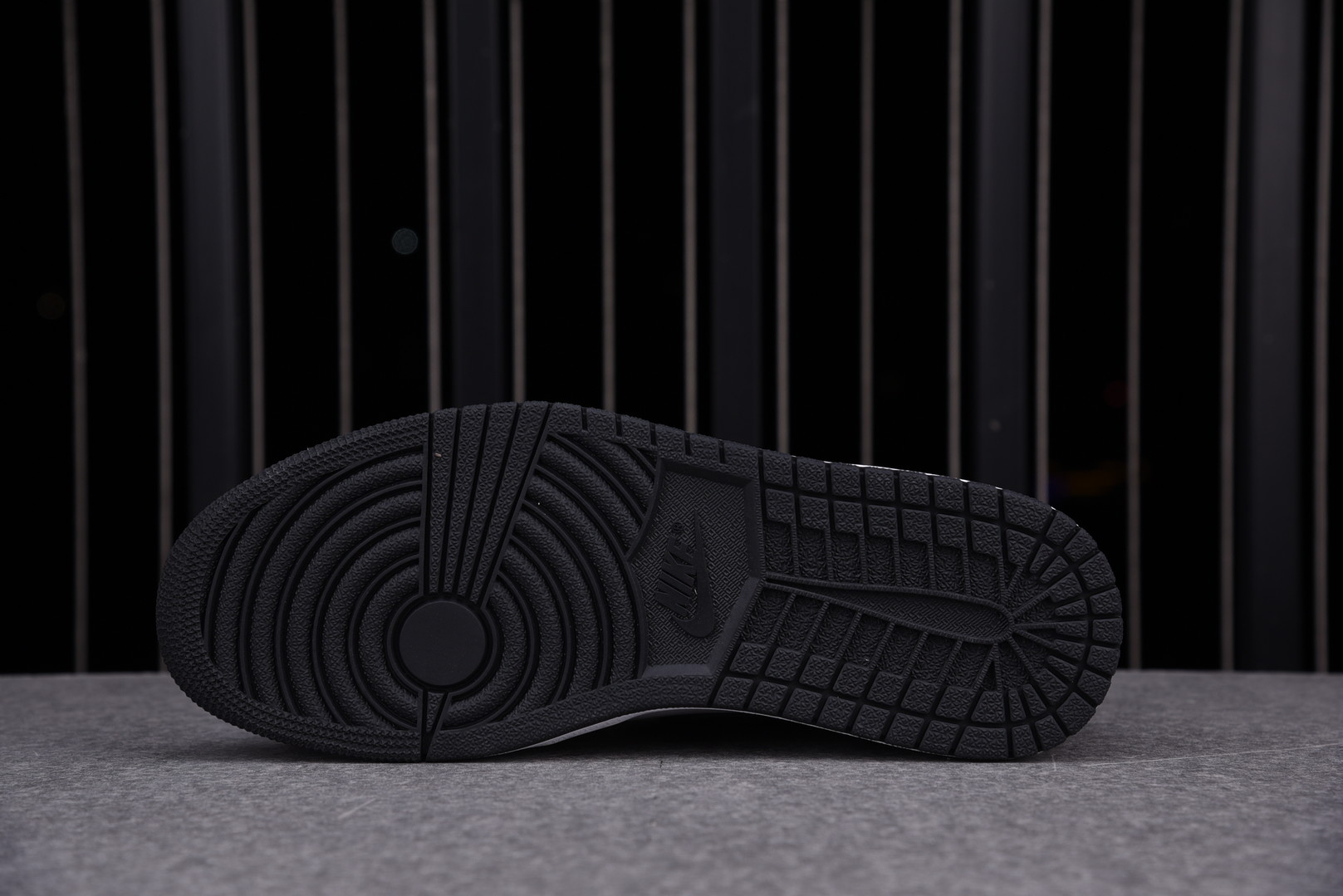 Air Jordan 1 Retro High OG Satin Red